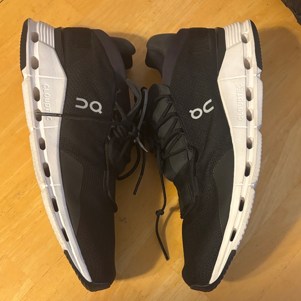 On Running Men's Black and White Athletic Shoes cloud nova